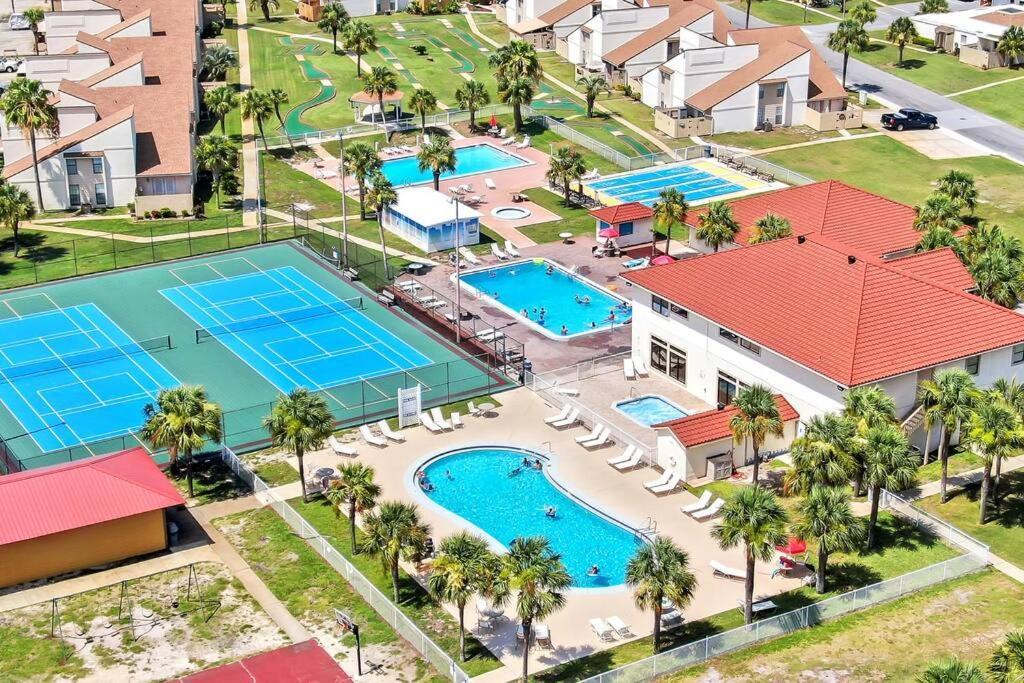 Lazy Palm 4 Pools Short Walk To Beach! Sleeps 5! Panama City Beach Exterior photo