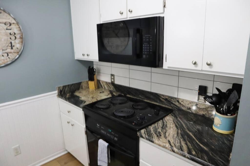 Lazy Palm 4 Pools Short Walk To Beach! Sleeps 5! Panama City Beach Exterior photo